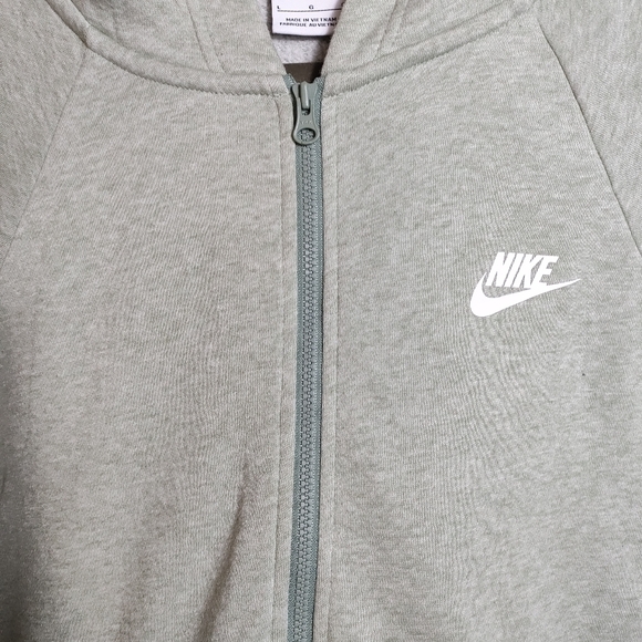Nike Club Essentials Fleece Hoodie Size Large Green Activewear - Picture 3 of 9